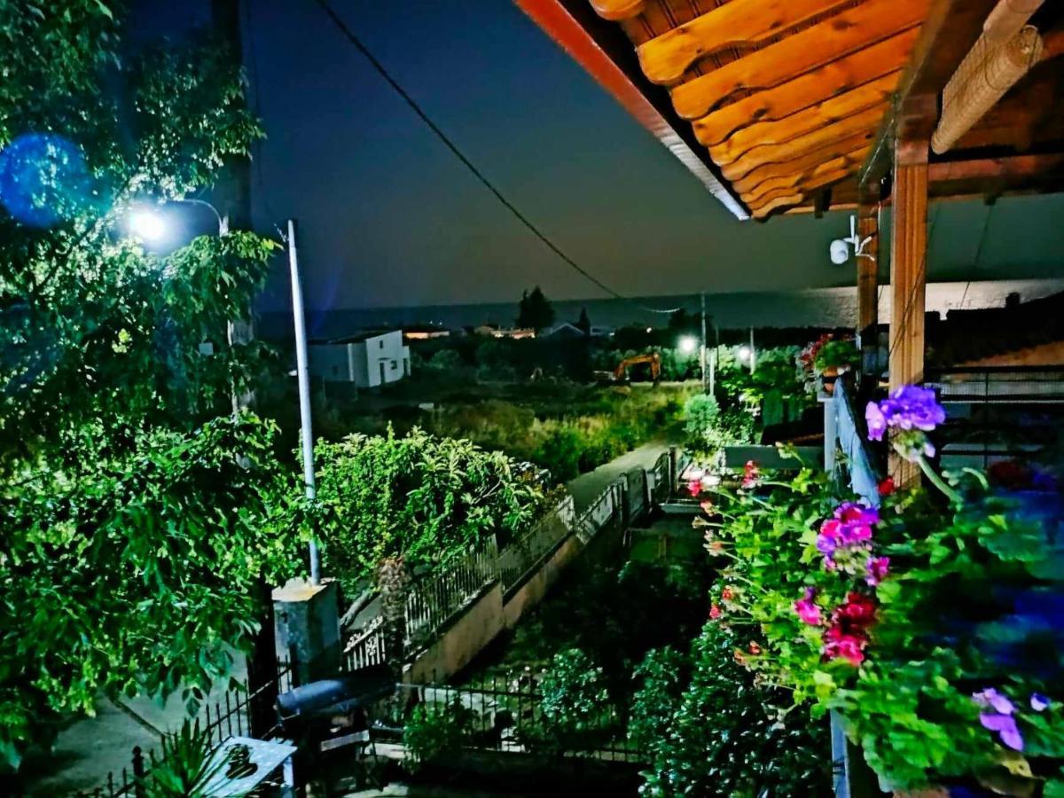 Adam'S Holiday House 2019 Karianí Dış mekan fotoğraf